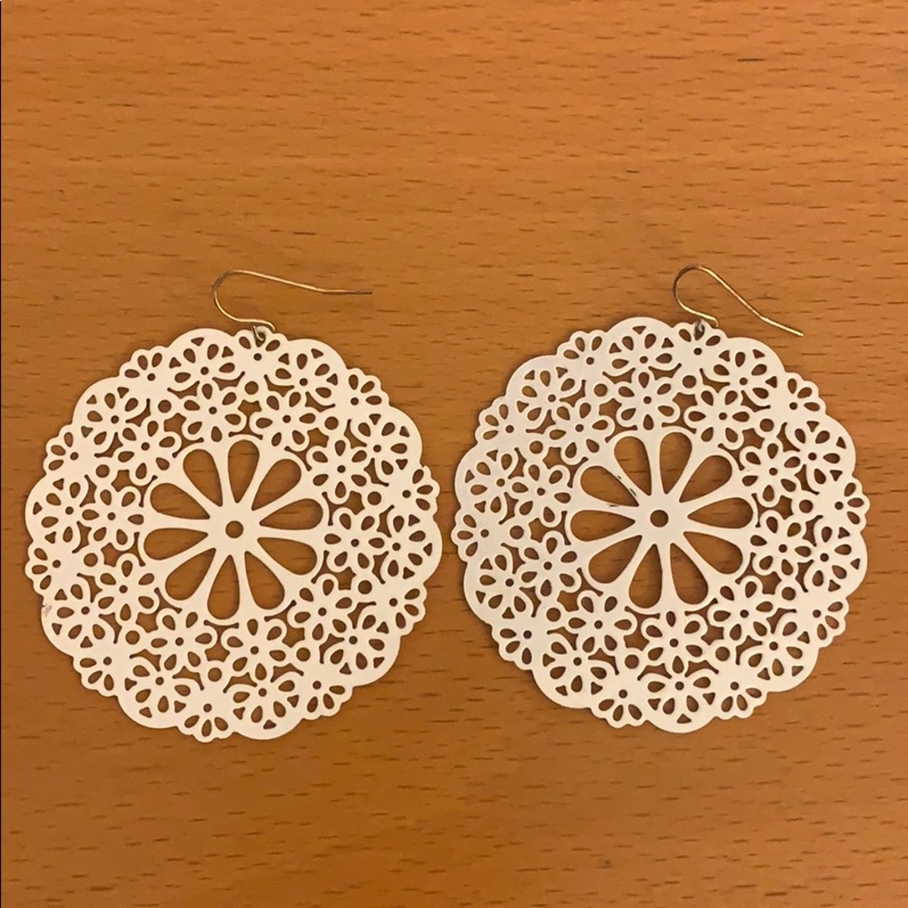 White lace metal earrings